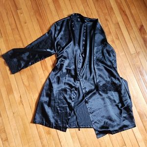 Jones New York robe in black size small